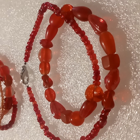 Vintage Red glass Beaded necklace & bracelet set . Strung on twisted cable. - Picture 8 of 9